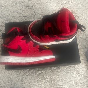 Jordan Retro 1 Mid, blk/rd, Infant Size 2c (3-6 months)